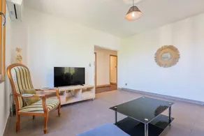 Cottage with hot tub, terrace & BBQ | City view - Image 4