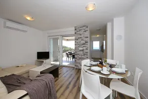 Holiday apartment with garden & barbecue | Sea view - Image 3