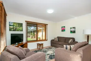 Familienorientiertes Privatzimmer mit Terrasse, Pool und Garten | Perfekt für die Arbeit von Zuhause - Image 3