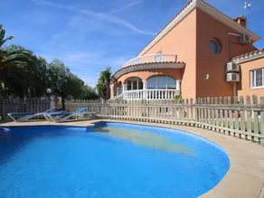 Villa with pool and AC - 12 guests - Image 3