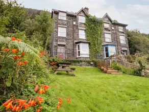Cottage with garden - Image 2