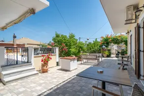Apartment "Captain Spiros Delfino" with Mountain View, Balcony & Wi-Fi - Image 2