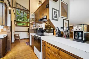 Hawk Landing is a charming 3-bedroom, 2-bathroom retreat - Image 5