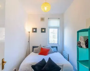 Rayleigh Retreat-spacious Family 3 Bed Apartment - Image 5