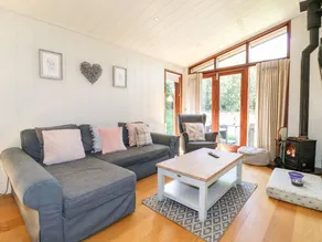 Cottage with garden & barbecue - Image 2