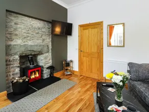 Family-oriented nice cottage with garden | River view | Pet-friendly - Image 4