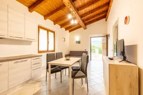 Holiday Home 'Numero 1' with Shared Garden - Image 4