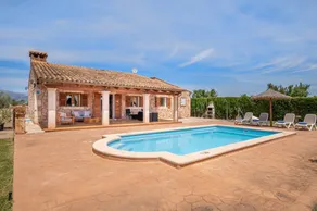 House with terrace, garden & barbecue | Garden view - Image 2