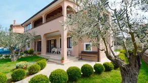Apartamento vacacional con jardín, barbacoa y terraza - Image 3