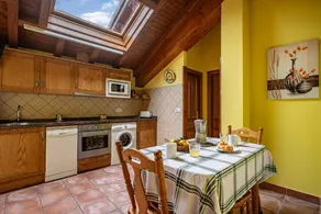 Fully equipped holiday home with barbeque - Image 4