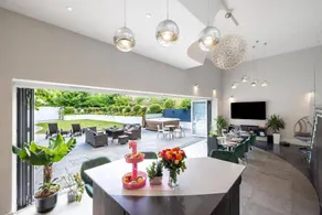 Grande casa vacacional totalmente equipada con terraza, jacuzzi y sauna | Vistas a la ciudad | Admite perro - Image 2
