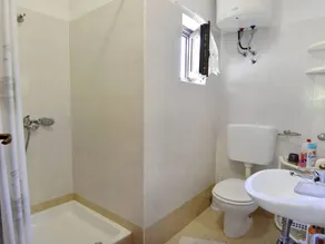 Apartamento vacacional con jardín y terraza - Image 5