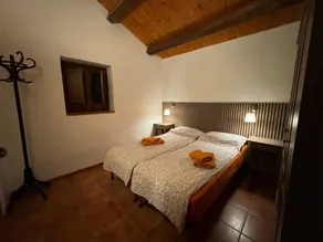 Flat with pool, barbecue & garden - Image 2