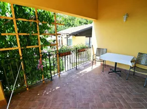 Scenic Retreat Rooms and Family Apartment - Image 3