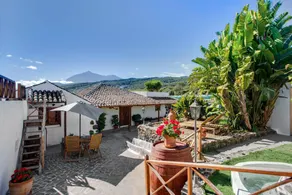 Appartement avec jardin, piscine chauffée et terrasse | Vue montagne | Adapté au travail à distance - Image 2