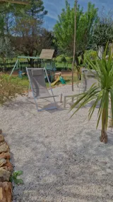 Holiday home with barbeque & garden - Image 2