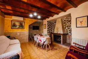 Maison de vacances adaptée aux familles avec terrasse, jardin et piscine | Vue montagne | Avec animaux admis - Image 2