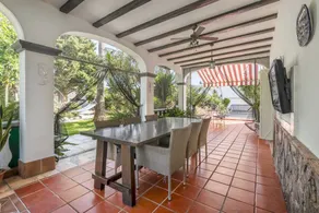 Maison avec terrasse, piscine privée et internet haut débit | Vue montagne - Image 3