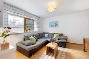 Apartment with terrace - Image 3
