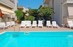 Résidence de vacances avec piscine - Image 3