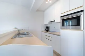 Apartment with terrace - Image 4