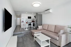 Voll ausgestattete tolle Wohnung mit Terrasse, Garten und beheiztem Pool | Stadtblick | Perfekt für die Arbeit von Zuhause - Image 5