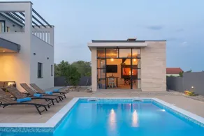 Villa mit Terrasse, privatem Pool und Grill - Image 3