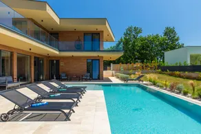 Villa with barbeque, pool & terrace - Image 5