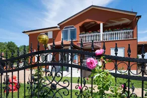 Flat with BBQ, garden & terrace - Image 2