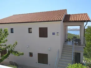 Holiday apartment with terrace and air conditioning - Image 4
