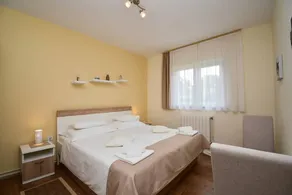 Beautiful flat with garden, barbeque & terrace - Image 2