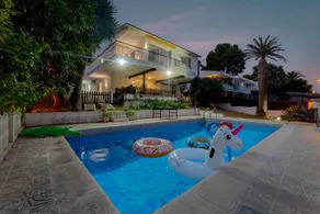 Villa 'Oasis Salou Pool Beach and Bbq' with Sea View, Wi-Fi and Air Conditioning - Image 2