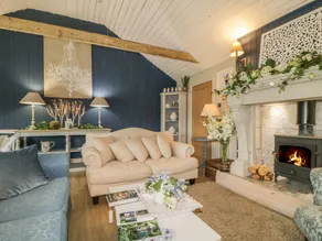 Cottage with hot tub - Image 2