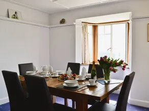 Cottage with terrace & garden - Image 4