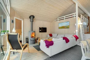 Holiday home with BBQ & terrace | Water view - Image 2