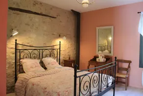 Pierre de Lomagne Room with Shared Pool - Image 3