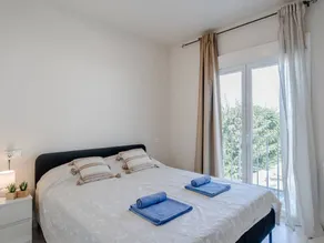 Flat with pool & terrace | Perfect for remote work - Image 5