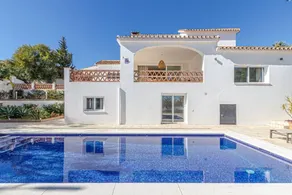 Fully equipped holiday home with garden & terrace - Image 2