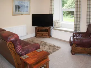 Family-friendly cottage with garden | River view - Image 2