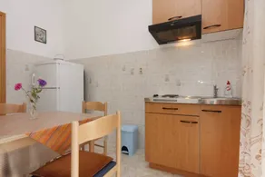 Flat with terrace - Image 3
