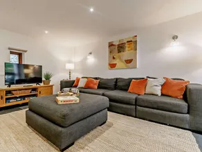 Flat with garden - Image 3