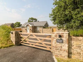 Children-friendly wonderful cottage with garden & jacuzzi | Dogs allowed - Image 2