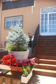 Apartment with garden & terrace - Image 3