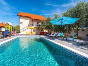 Villa with private pool, terrace & garden - Image 2