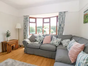 Children-friendly pleasant cottage with garden - Image 4