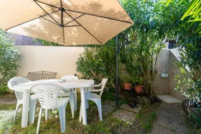 Charmante maison de vacances adaptée aux familles avec internet haut débit, barbecue et jardin | Vue jardin - Image 2