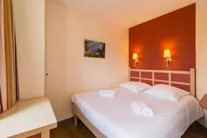 Flat with pool - Image 2