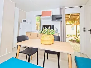 Mobile home with pool - Image 5