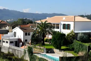 Gradevole cottage accogliente e familiare con giardino, piscina e barbecue | Vista sulla montagna | Ideale per lavorare da remoto | Sono ammessi animali domestici - Image 2
