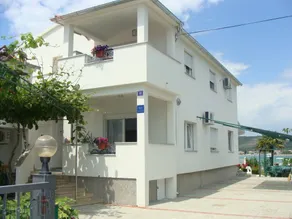 Pleasant holiday apartment with barbecue & terrace | Next to the beach - Image 5